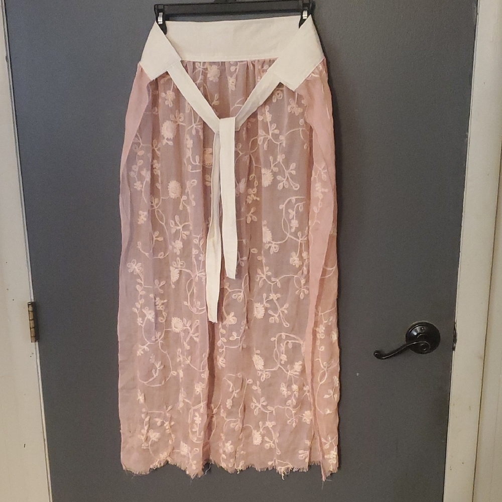 Chic Floral Embroidered Handcrafted Upcycled Apron - Picture 2 of 2